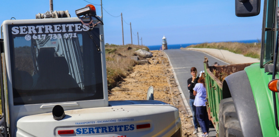 Comienzan las obras de humanización en el entorno del Faro de Corrubedo para mejorar su accesibilidad