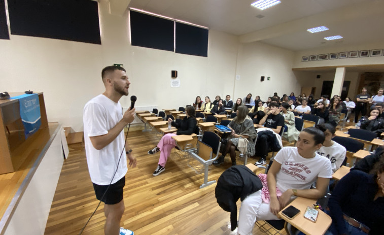 El CIFP Fontecarmoa trae a Vilagarcía al preparador físico de Jordi Aragonés en el Zaglebie polaco