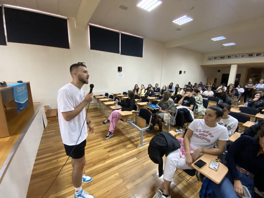 El CIFP Fontecarmoa trae a Vilagarcía al preparador físico de Jordi Aragonés en el Zaglebie polaco