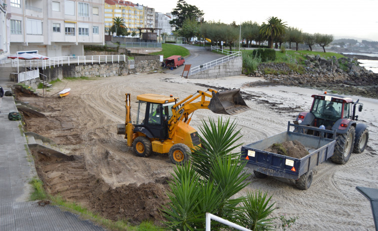 El Concello invierte 167.000 euros en los accesos a las playas de Canelas, Areas y Panadeira