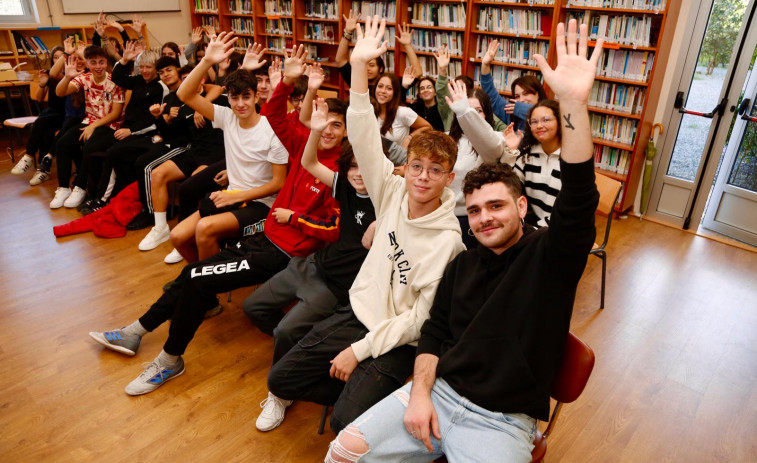 Los alumnos del IES Cabanillas de Cambados entrevistaron a Mondra