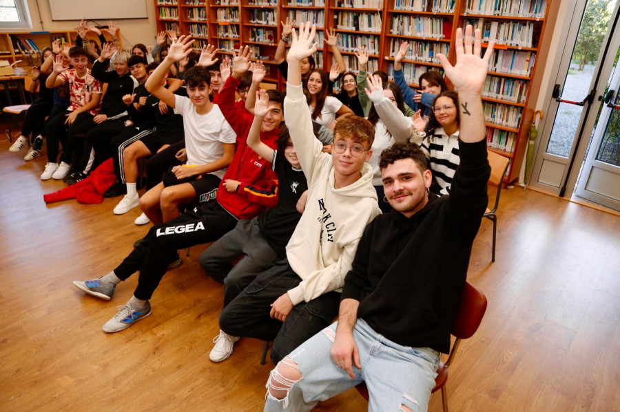 Los alumnos del IES Cabanillas de Cambados entrevistaron a Mondra