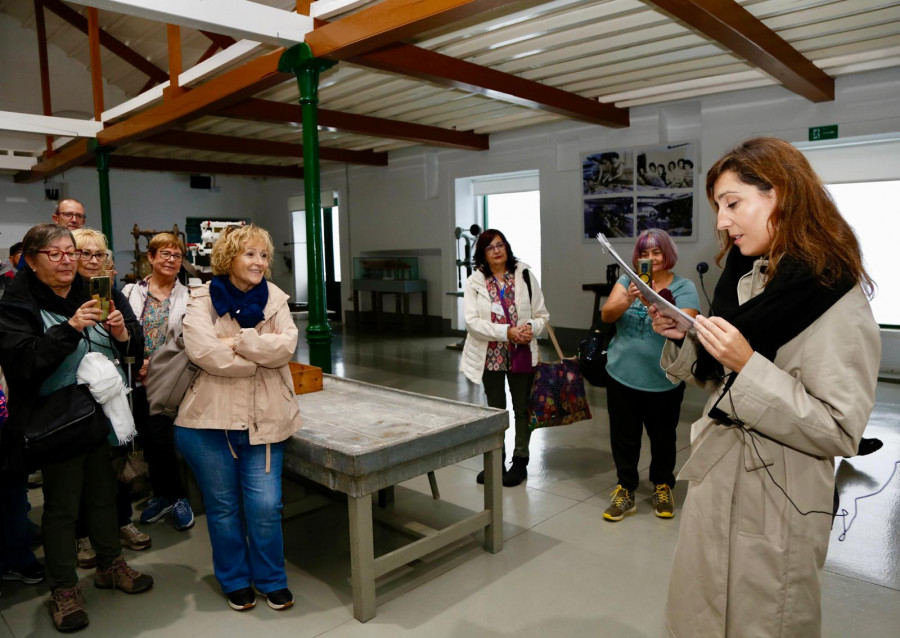 De ruta literaria por la geografía de A Illa con un club de lectura