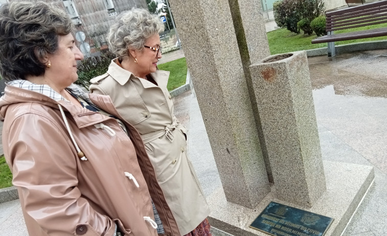 Las víctimas de la Covid-19 reciben esta tarde un nuevo homenaje en un sencillo acto de recuerdo en Ribeira