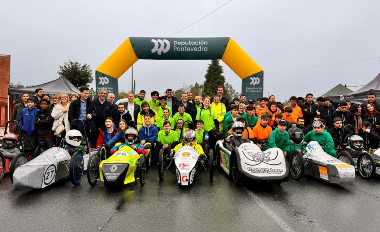 Estudiantes de FP de Sanxenxo y Ribeira participan en una competición de vehículos eléctricos fabricados por ellos mismos