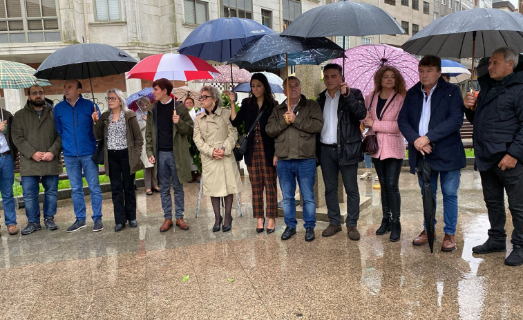 Ribeira mantiene vivo el recuerdo de las víctimas del covid con un sentido homenaje