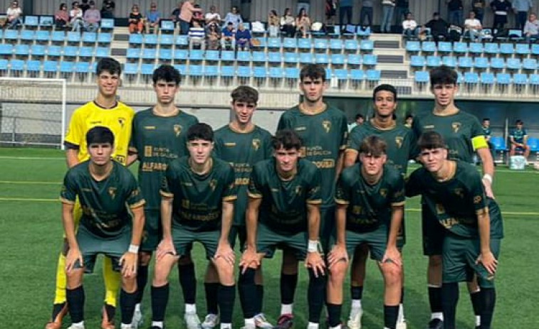 El Arosa juvenil mejora su imagen en Cantabria pero cae ante el Racing (2-0)