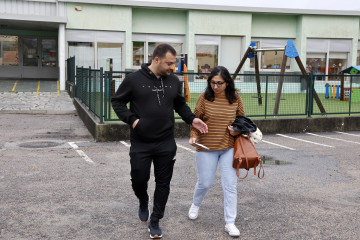 Padres niña colegio Ribadumia enfermera baja