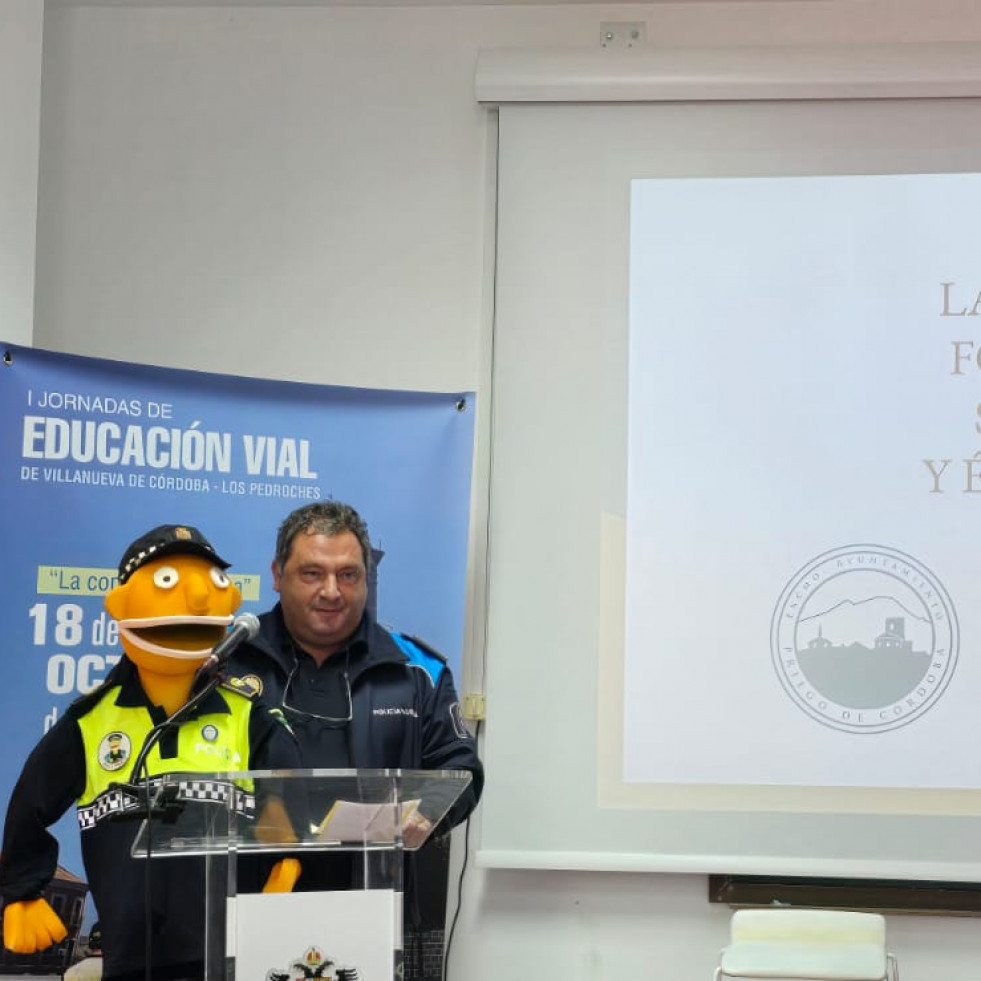 El “Poli Paco” participa en unas jornadas de educación vial en Córdoba