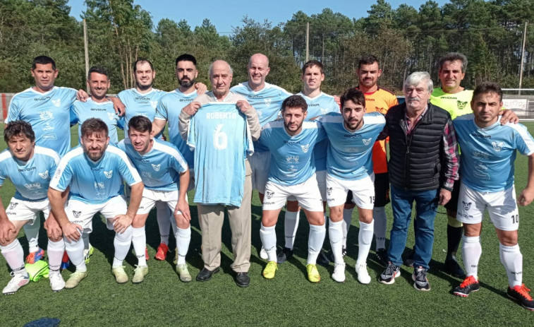 Pesar en el fútbol de O Barbanza por la muerte de Roberto Places