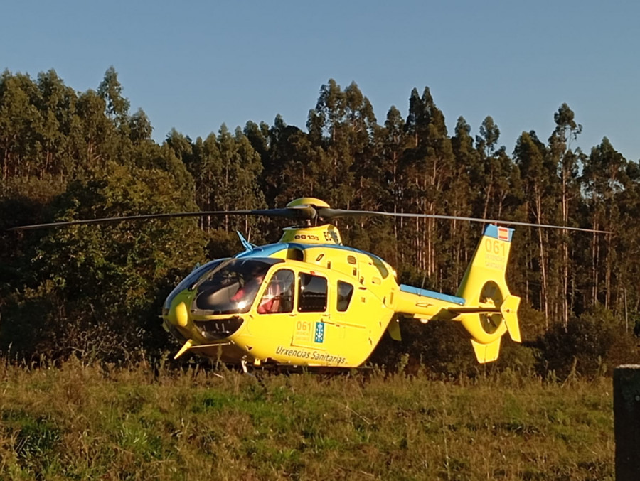 Herido un hombre tras caerse encima del capó del coche desde el tejado de su vivienda en Teaño