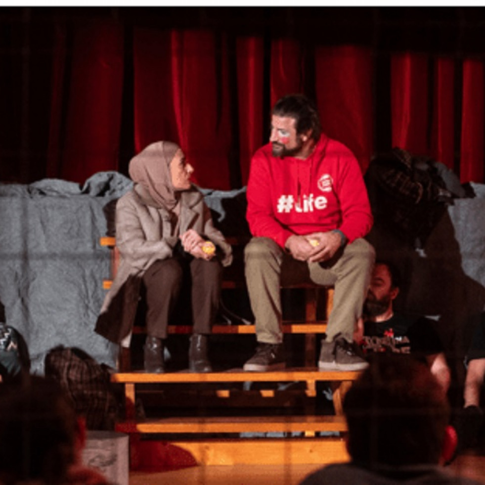 Sentirse como una persona refugiada a través del teatro de Pallasos en Rebeldía