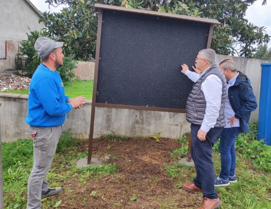 Ribadumia concluye la renovación de los tablones informativos en las parroquias