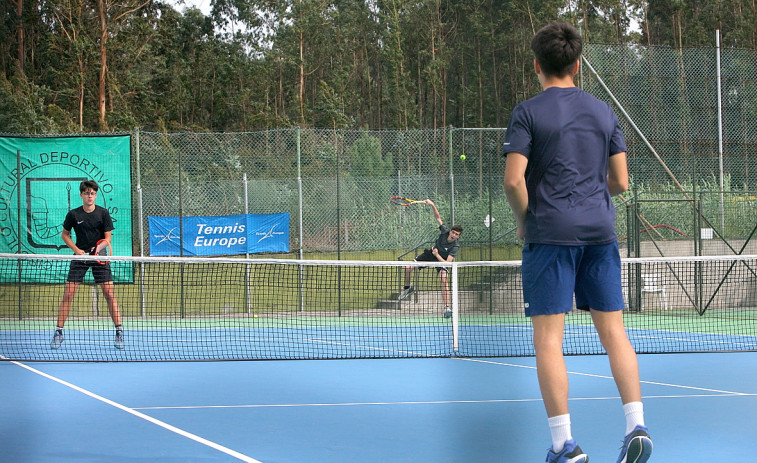 Los gallegos Ruibal y Talín pasan a la final de dobles masculina en Sanxenxo