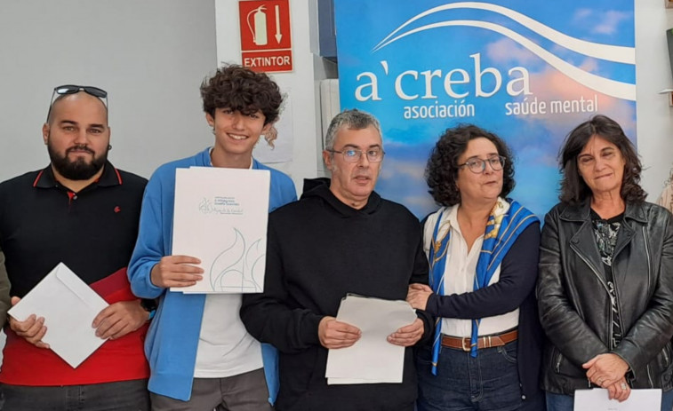 A Creba entregó los premios de su primer Concurso de Relatos Breves “Ecos da Mente” en su sede de Ribeira