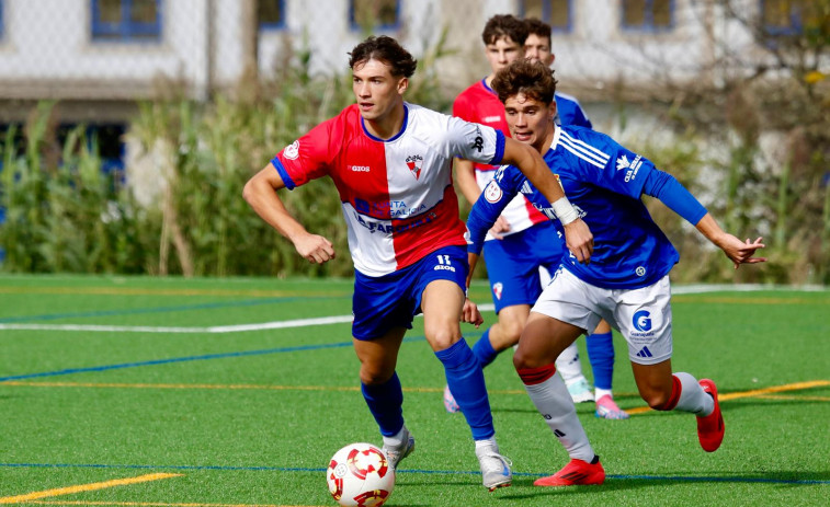 El Arosa Juvenil suma un punto con sabor a victoria ante un imponente Real Oviedo