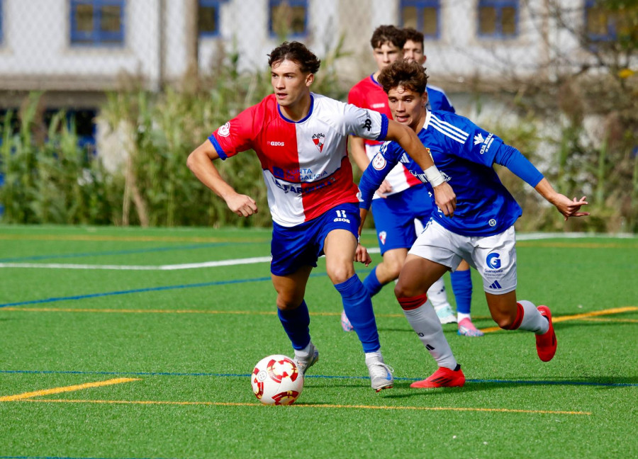 El Arosa Juvenil suma un punto con sabor a victoria ante un imponente Real Oviedo