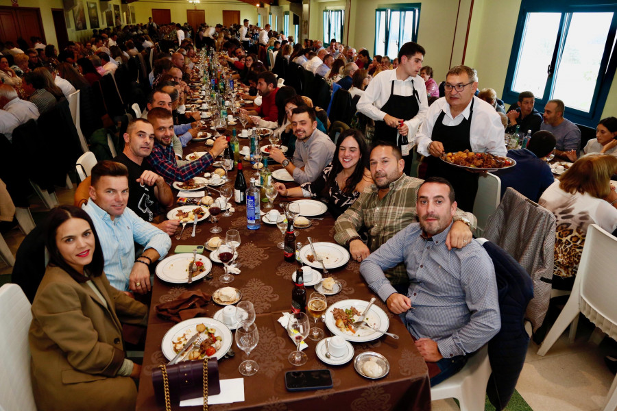 Condes de Albarei rinde homenaje en su fiesta anual a los socios fundadores