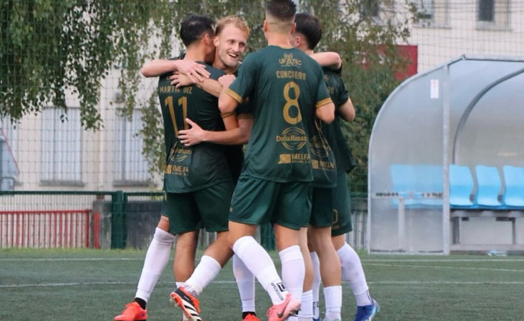 El Arosa tiñe de arlequinado Arteixo con una lluvia de goles