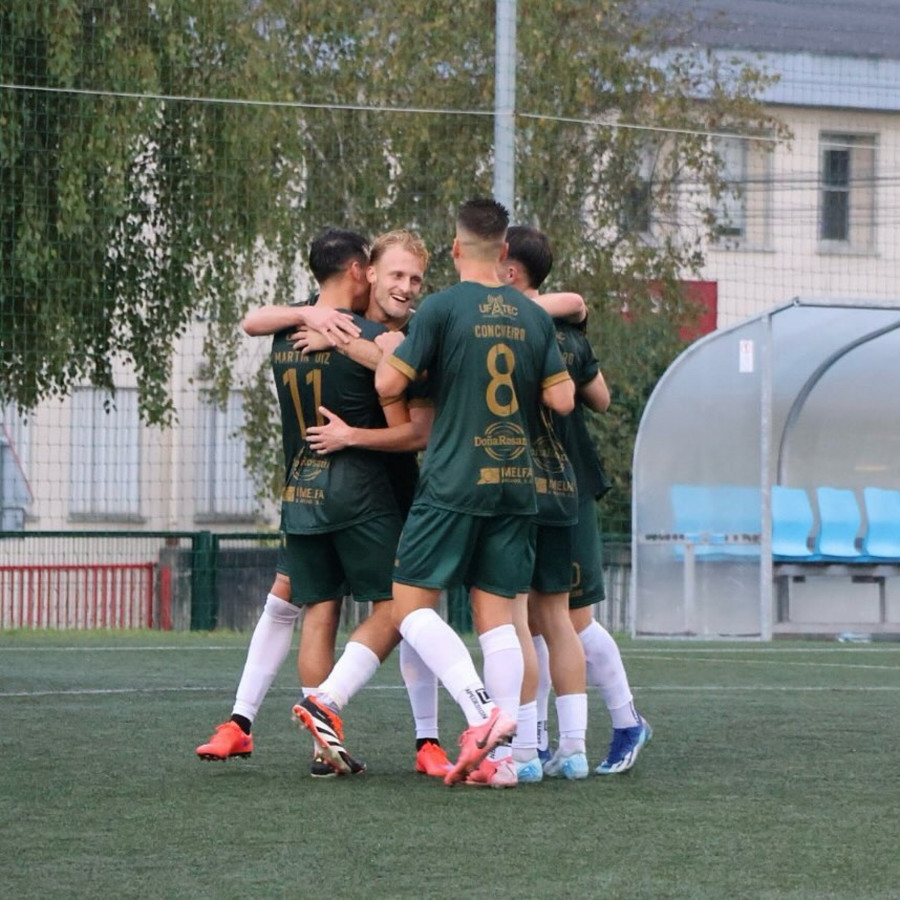 El Arosa tiñe de arlequinado Arteixo con una lluvia de goles