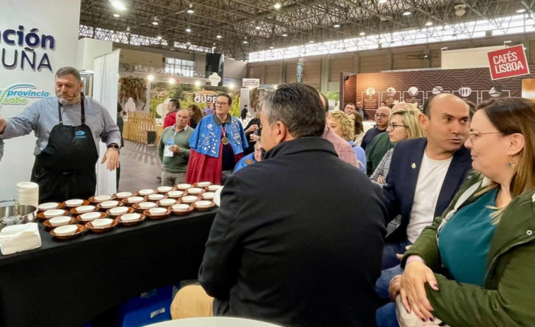 Exitosas presentaciones de las fiestas del percebe y de la navaja de Aguiño y del pulpo de Palmeira en Xantar Ourense