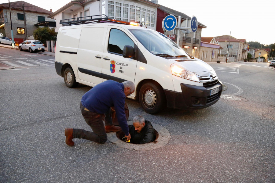 La rotura de una conducción obliga a cortar el agua en varios puntos de Meis