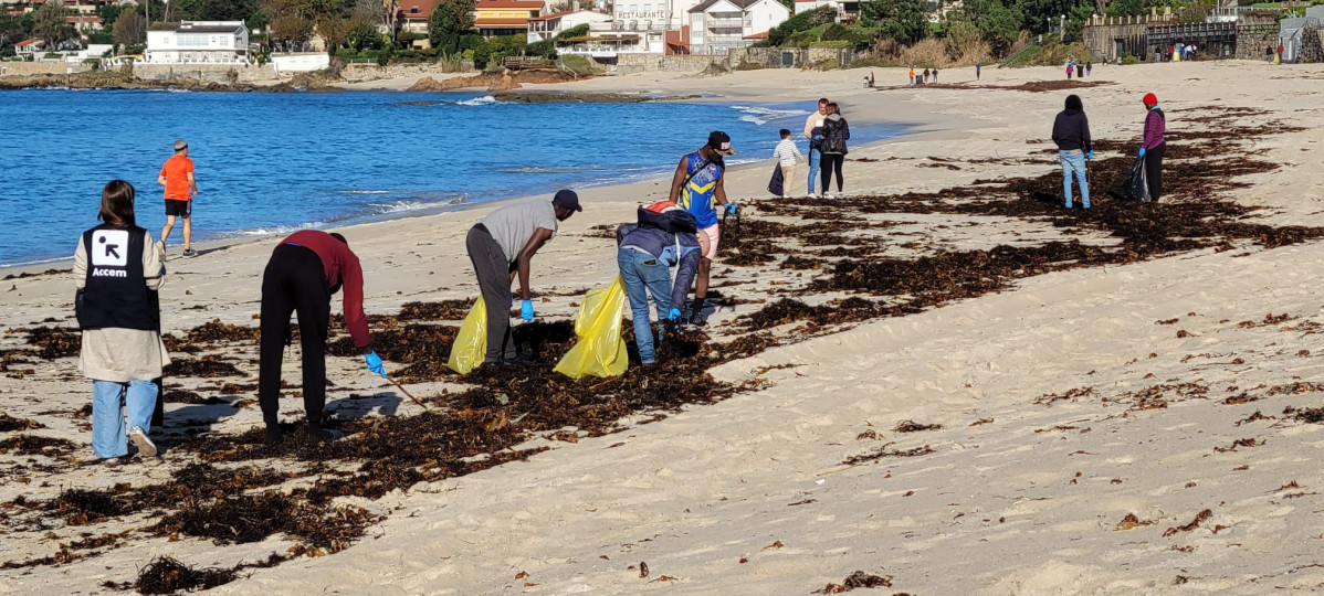 Limpeza playa migrantes Sanxenxo 1