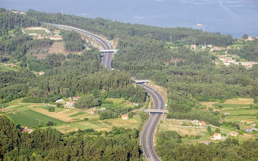 Tratan de localizar a un conductor que circuló 7 kilómetros en sentido contrario por la Autovía do Barbanza