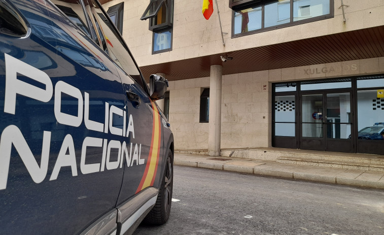 Ingresa en prisión un joven al que se le atribuye la comisión en Ribeira de dos tentativas de robo con violencia