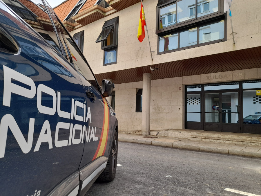 Ingresa en prisión un joven al que se le atribuye la comisión en Ribeira de dos tentativas de robo con violencia