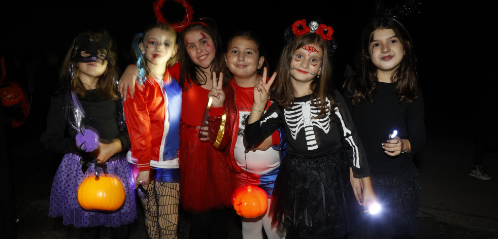 Búscate en el Desfile de Caveiras de Catoira