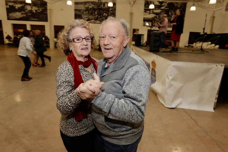 Los bailes para la tercera edad de Cambados regresan hoy a Peña con el Trío Blanca Doble