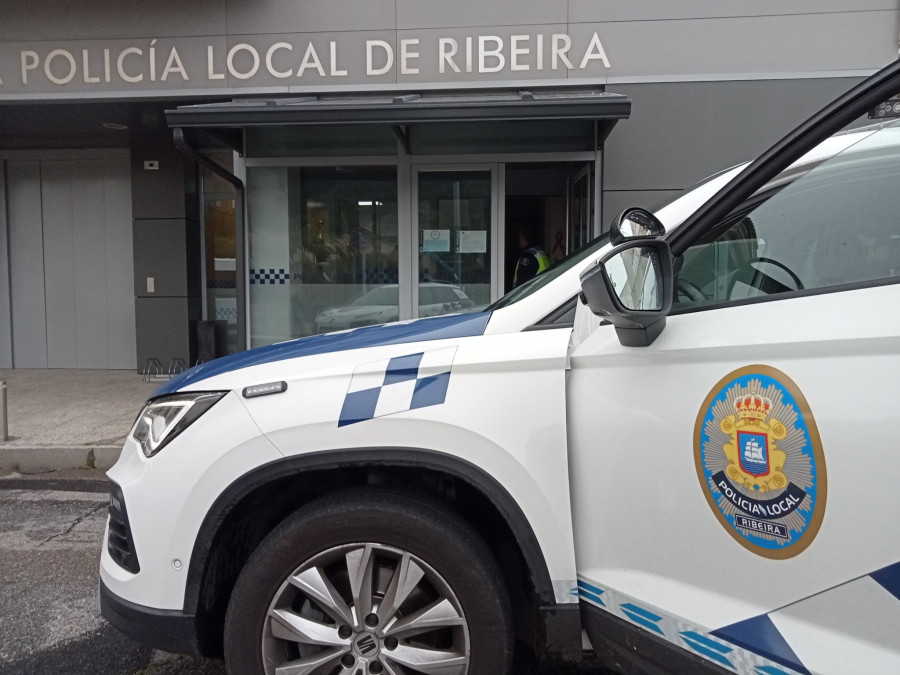 La Policía Local denuncia a medio centenar de conductores por no respetar señales de entrada prohibida o de dirección obligatoria en Ribeira