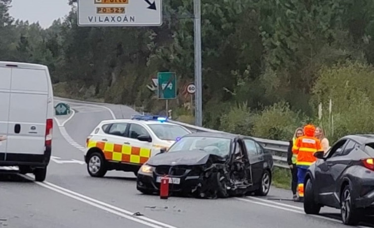 Una herida tras una colisión entre un coche y un camión en Renza