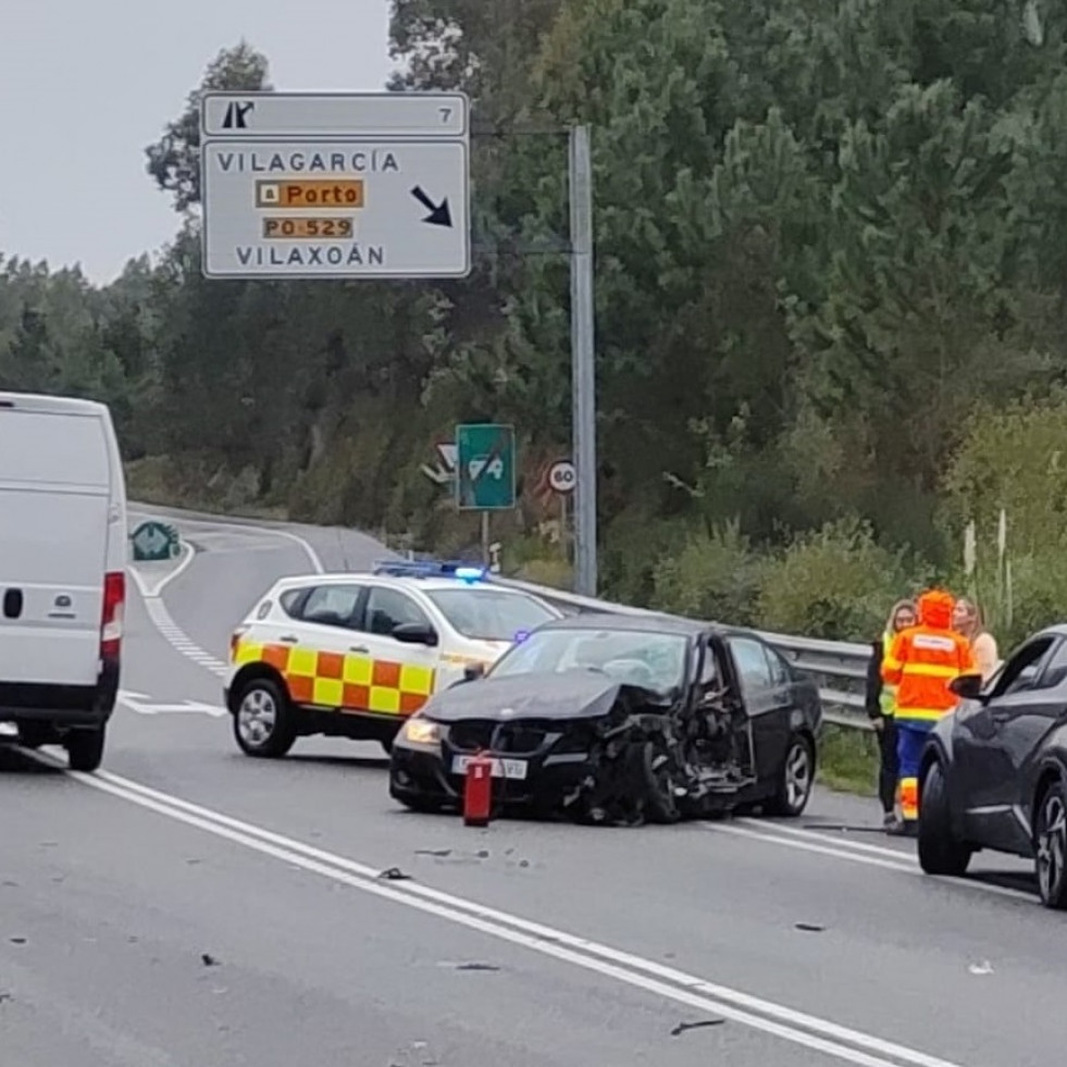 Una herida tras una colisión entre un coche y un camión en Renza