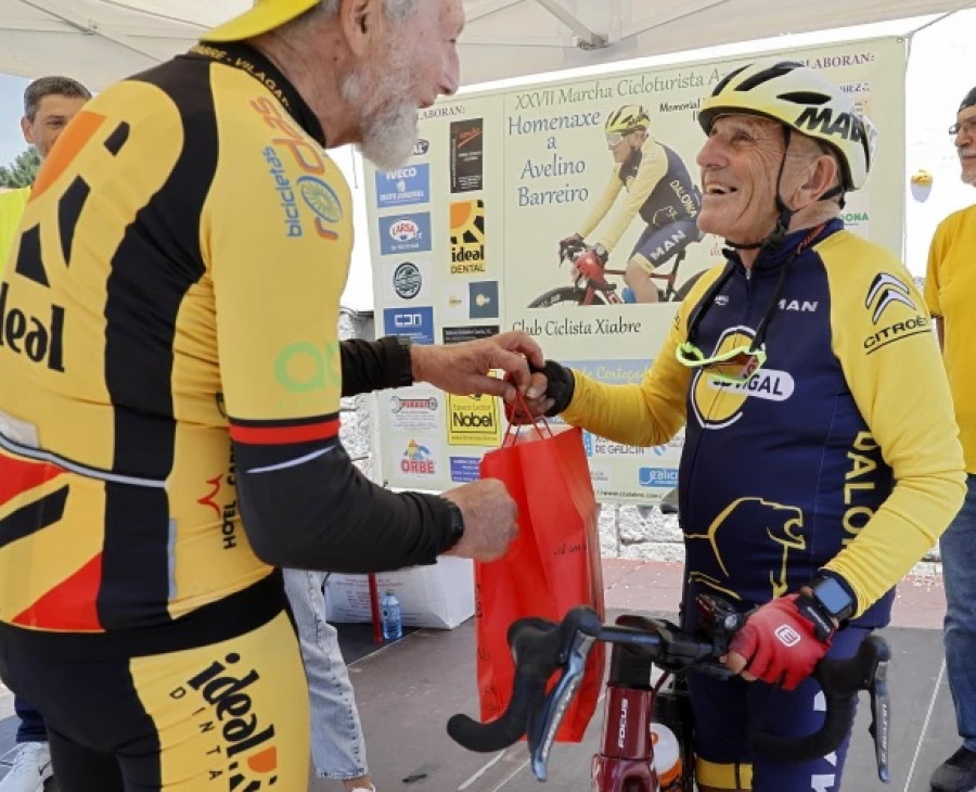 El ciclista vilagarciano de 85 años Avelino Barreiro, herido en una caída mientras rodaba por Baión