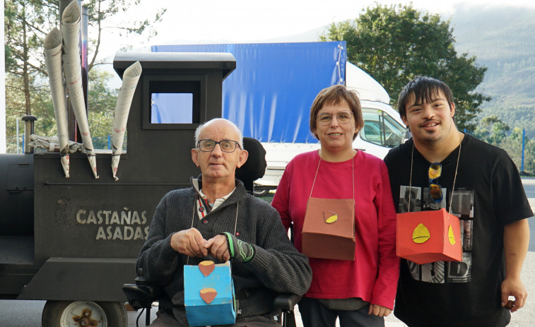 Amicos disfruta de las castañas asadas en un magosto con diversidad de actividades en su centro de Comoxo