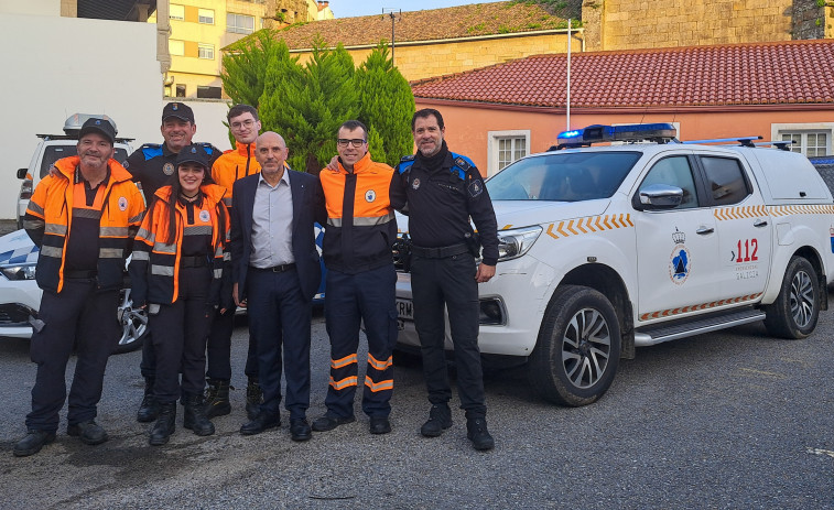 Cuatro voluntarios de Protección Civil y un policía local de A Pobra partieron en dirección a Aldaya para ayudar a los afectados por la DANA