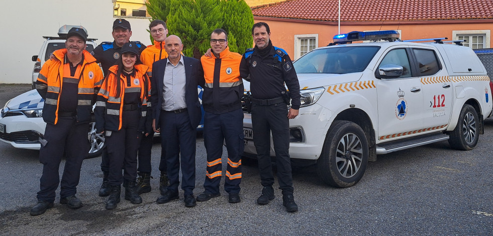 Cuatro voluntarios de Protección Civil y un policía local de A Pobra partieron en dirección a Aldaya para ayudar a los afectados por la DANA