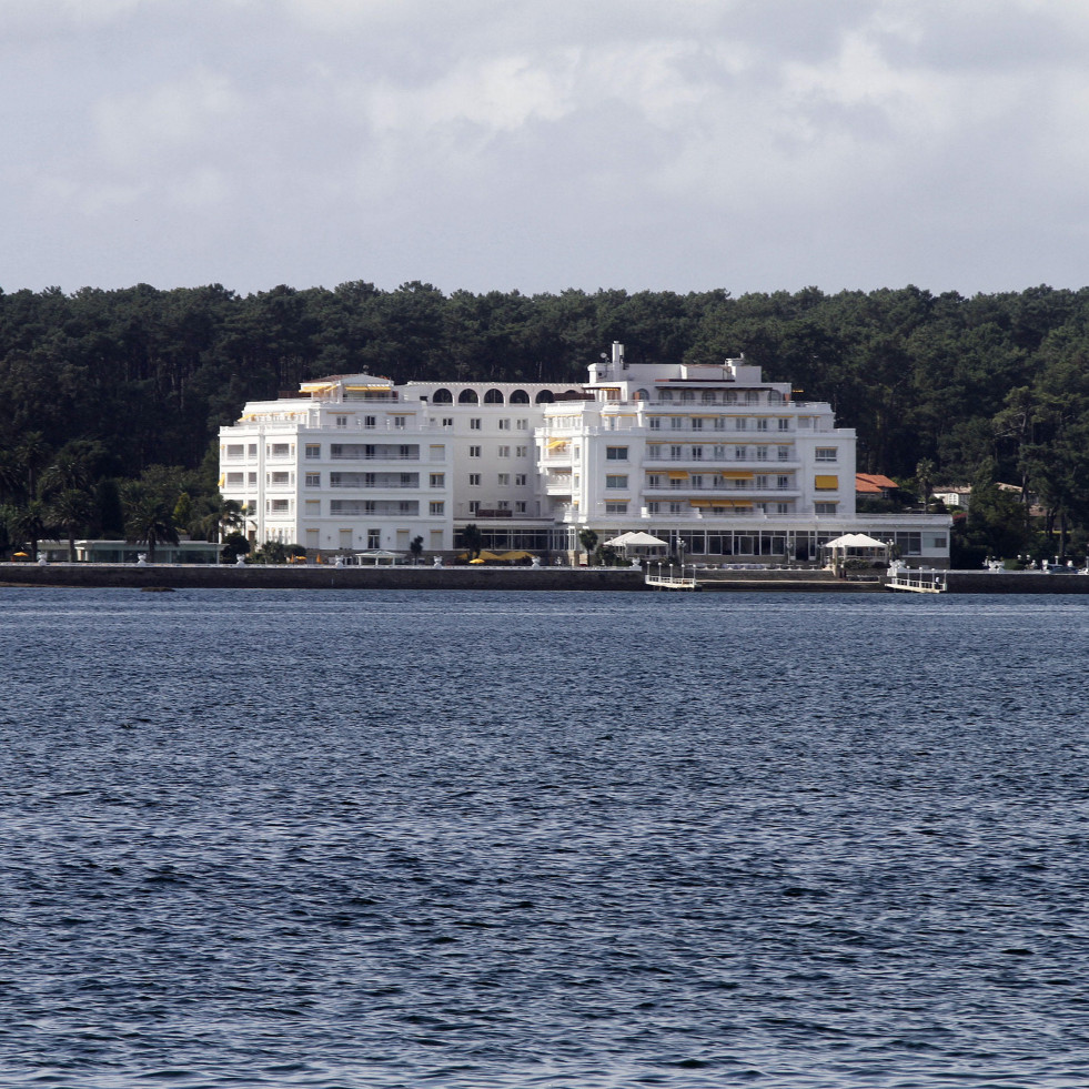 Exigen a Patrimonio que responda y convierta en BIC el conjunto histórico de la isla de A Toxa