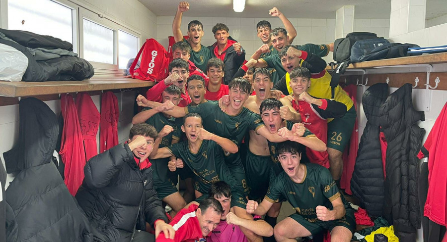 Un gol de André en el 90 revitaliza al Arosa juvenil bajo la niebla en Nigrán