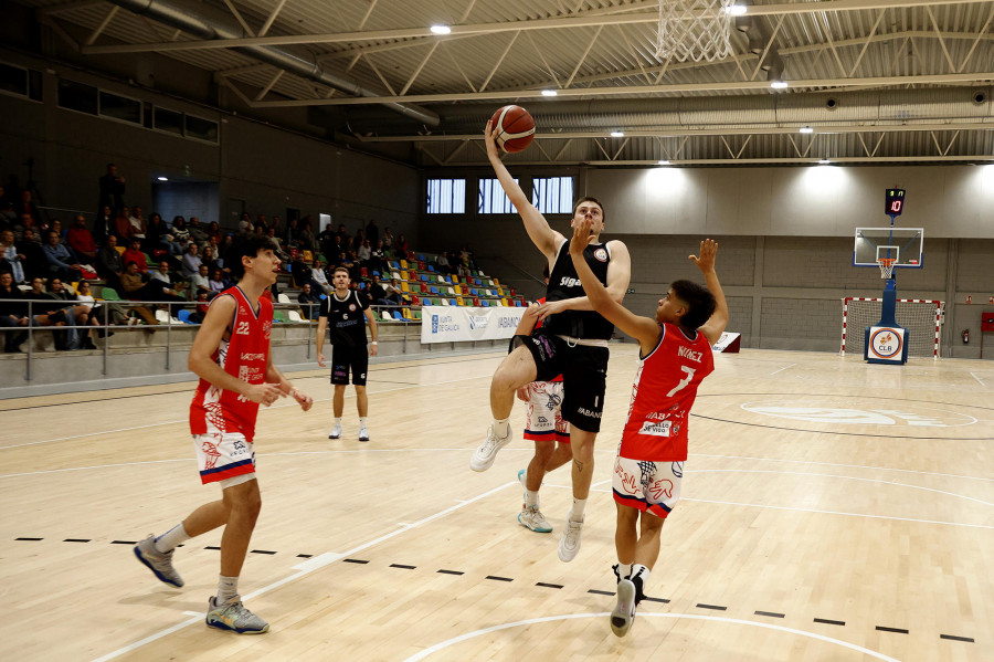 El Sigaltec de Luis Gabín sigue al alza y logra el triunfo en Noia por 66-75