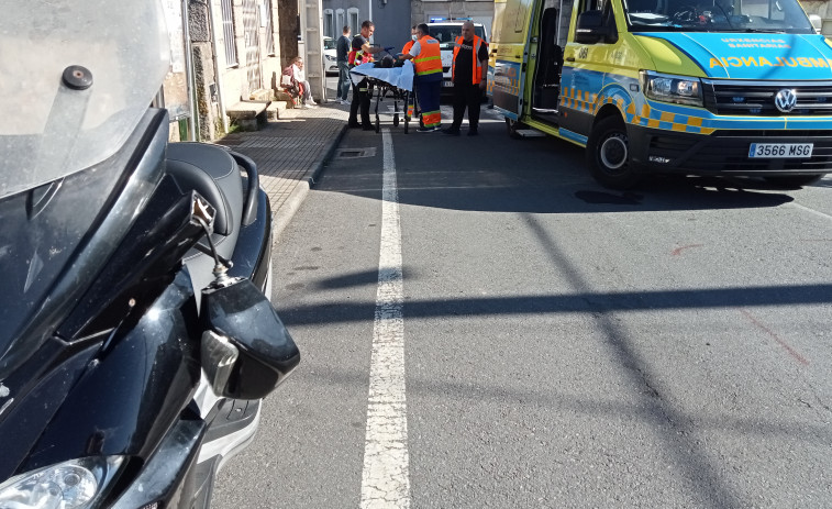 Heridos un piloto en una caída de moto en Carreira y un anciano atropellado en Palmeira, en Ribeira