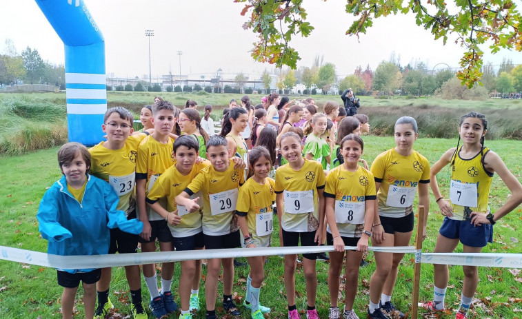 La escuela del Club Cambados destaca en el embarrado Xogade de campo a través