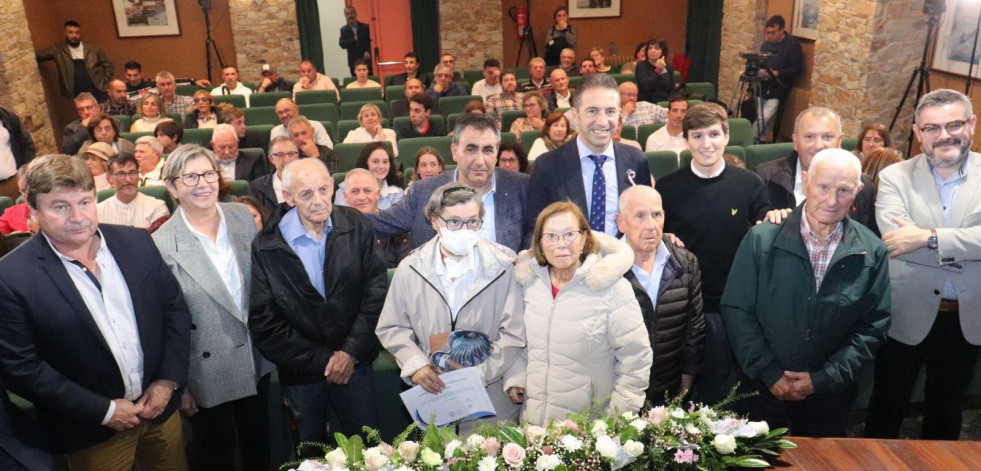 El PP de Ribeira solicita la concesión de la Medalla de Ouro del Ayuntamiento a la Cofradía de Pescadores de Carreira y Aguiño