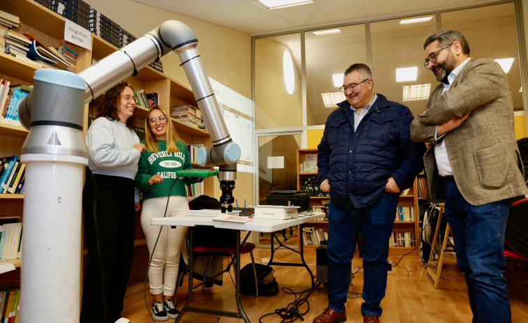 O Salnés forma a nuevos expertos en el manejo de lo último en trabajo industrial, los “cobots”