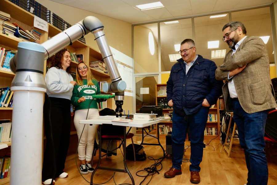 O Salnés forma a nuevos expertos en el manejo de lo último en trabajo industrial, los “cobots”