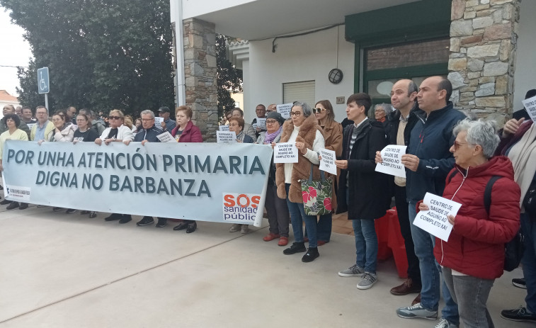 Aguiño reclama cubrir sus dos plazas de médico para evitar sobrecargar a la que les mandaron de Ribeira y se acabe marchando