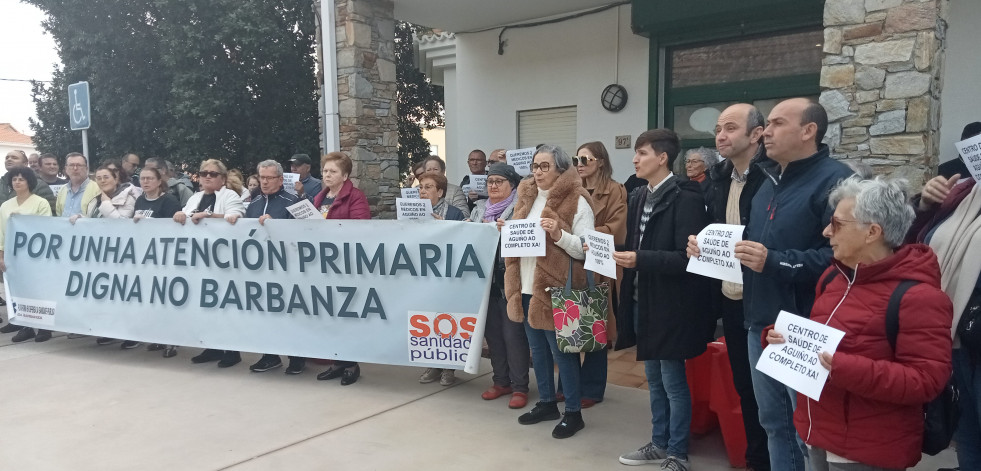 Aguiño reclama cubrir sus dos plazas de médico para evitar sobrecargar a la que les mandaron de Ribeira y se acabe marchando