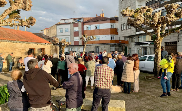 El BNG cifra en casi un centenar los asistentes a su charla sobre el cierre del asilo de Cambados